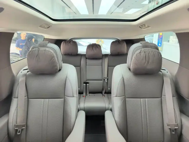 Li Auto MEGA — Фото автомобиля 12