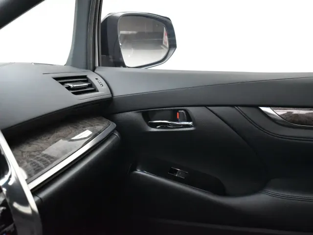 Toyota Vellfire — Фото автомобиля 12