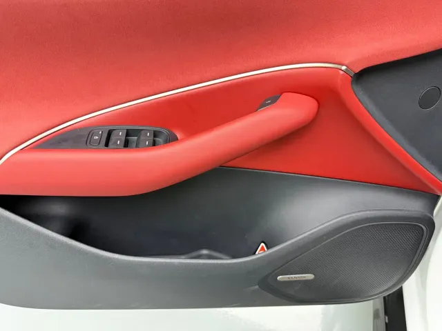 Xiaomi SU7 — Фото автомобиля 10