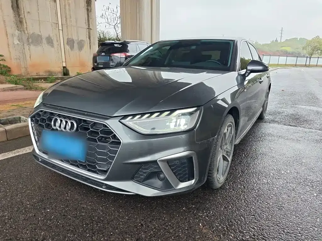 Фотография автомобиля — Audi A4L