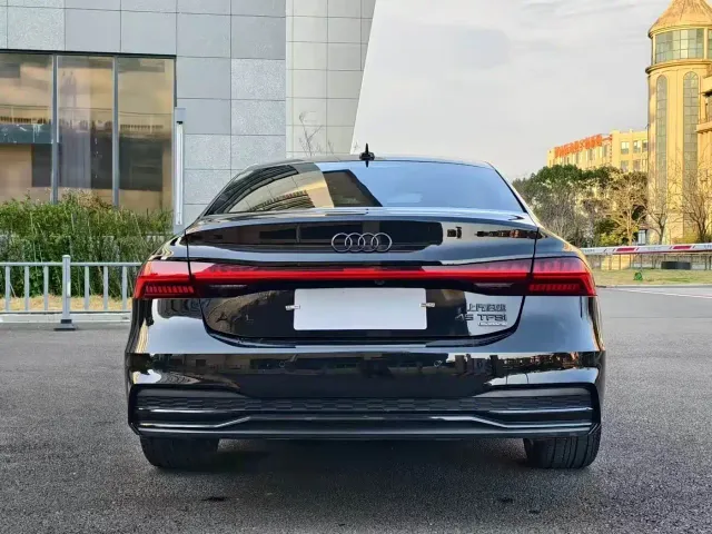 Audi A7L — Фото автомобиля 8