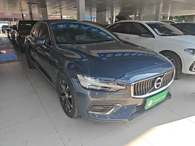 Volvo S60 — Фото автомобиля 3
