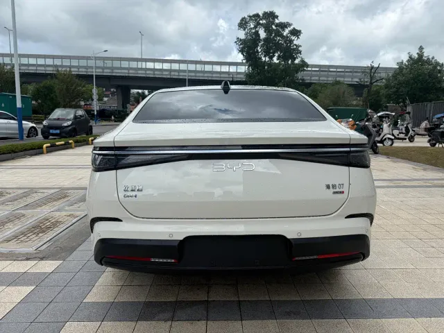 BYD Seal 07 DM-i — Фото автомобиля 16