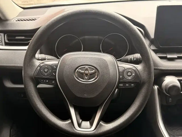 Toyota RAV4 — Фото автомобиля 2