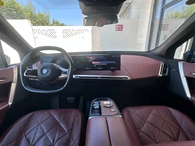 BMW iX — Фото автомобиля 7