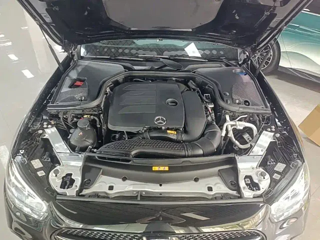 Mercedes-Benz E-Class — Фото автомобиля 19