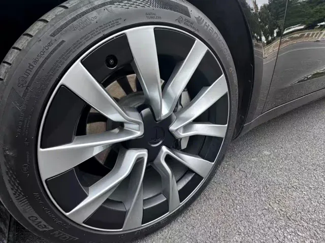 Tesla Model 3 — Фото автомобиля 13