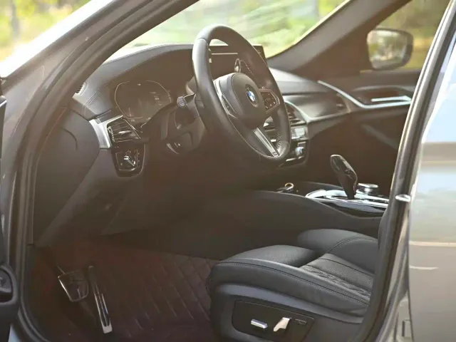 BMW 5 Series — Фото автомобиля 4