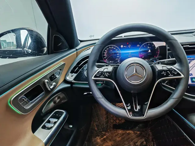 Mercedes-Benz E-Class — Фото автомобиля 9