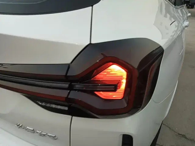 BMW iX3 — Фото автомобиля 7