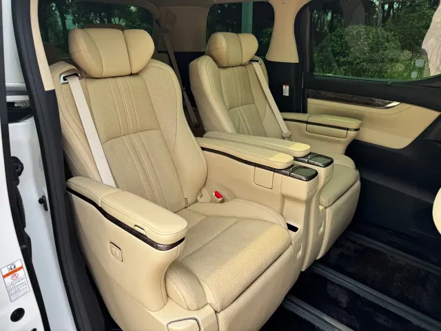 Toyota Alphard — Фото автомобиля 12