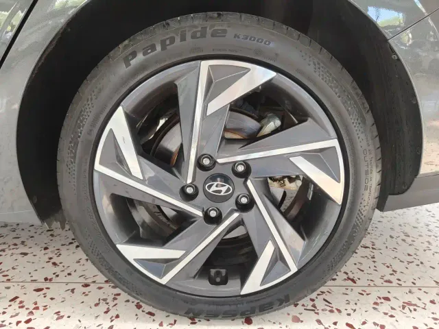 Hyundai Elantra — Фото автомобиля 19