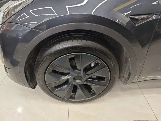 Tesla Model Y — Фото автомобиля 22