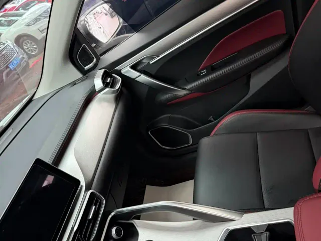 Geely Binyue — Фото автомобиля 8