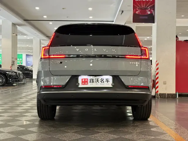 Volvo XC70 Plug-in Hybrid — Фото автомобиля 3