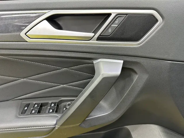 Volkswagen Tiguan L — Фото автомобиля 12