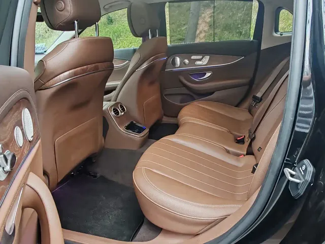 Mercedes-Benz E-Class — Фото автомобиля 6