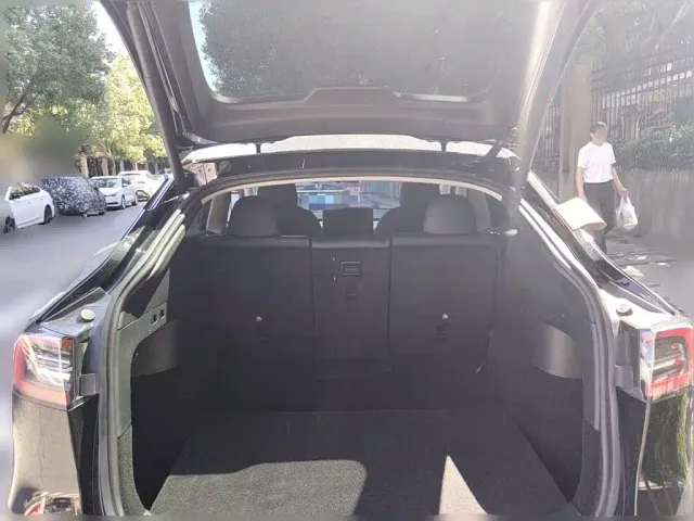 Tesla Model Y — Фото автомобиля 20