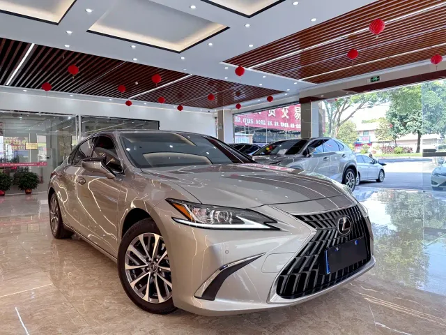 Lexus ES — Фото автомобиля 3