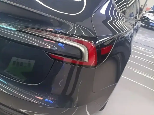 Tesla Model 3 — Фото автомобиля 7