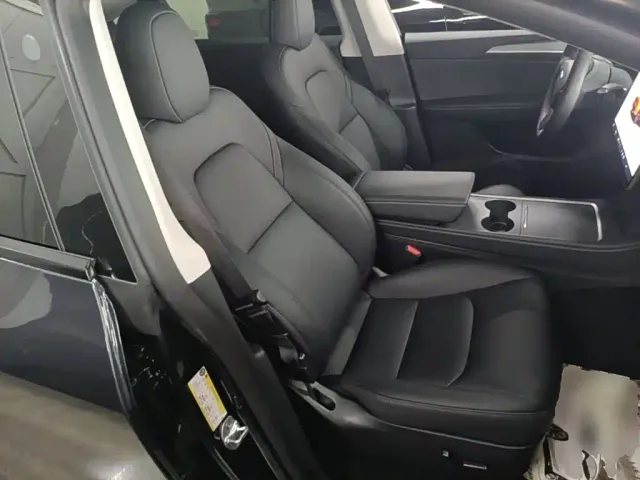Tesla Model Y — Фото автомобиля 24