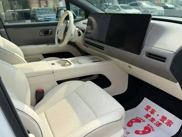 Li Auto i6 — Фото автомобиля 9