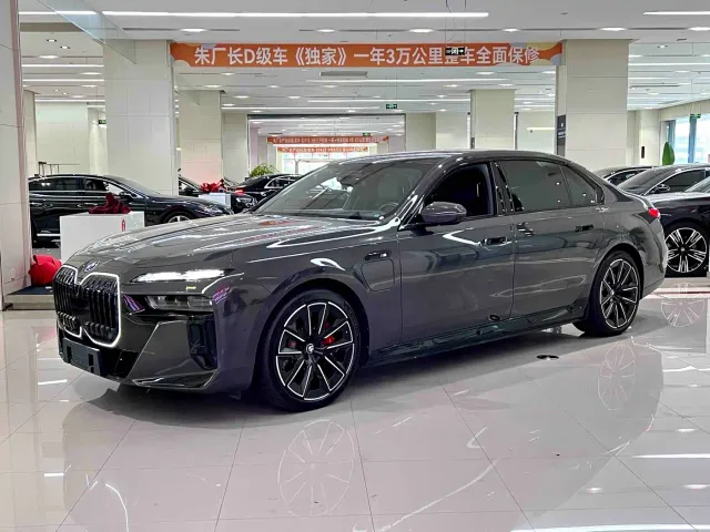 Фотография автомобиля — BMW i7
