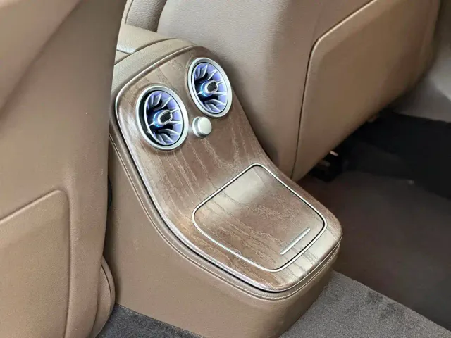 Mercedes-Benz E-Class — Фото автомобиля 13