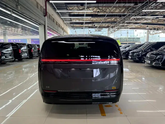Li Auto MEGA — Фото автомобиля 14