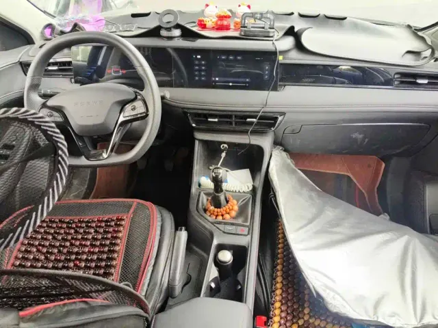 Roewe i5 — Фото автомобиля 12