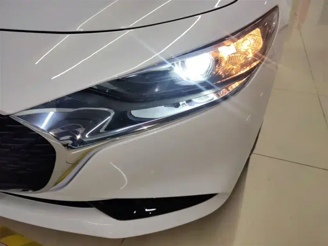Mazda Axela — Фото автомобиля 23