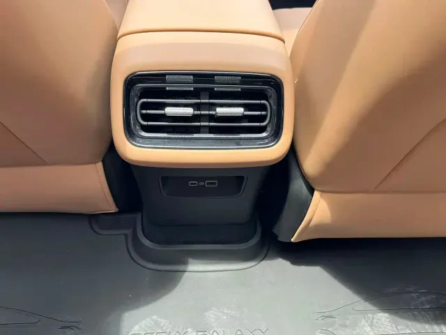 Geely Galaxy Galaxy A7 2025 EM-i — Фото автомобиля 15