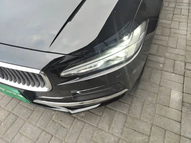 Volvo S90 — Фото автомобиля 23