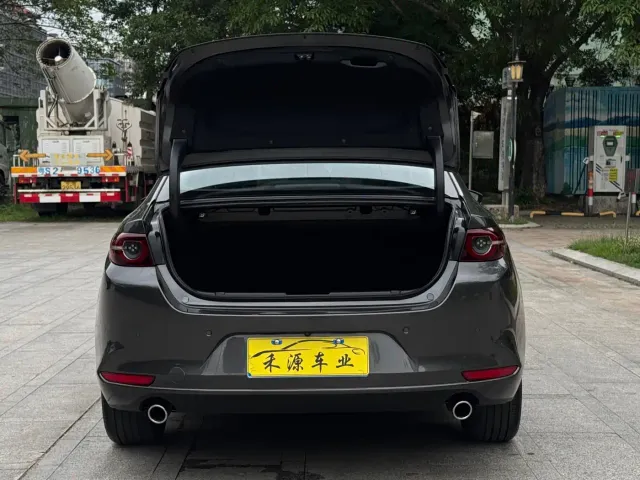 Mazda Axela — Фото автомобиля 17
