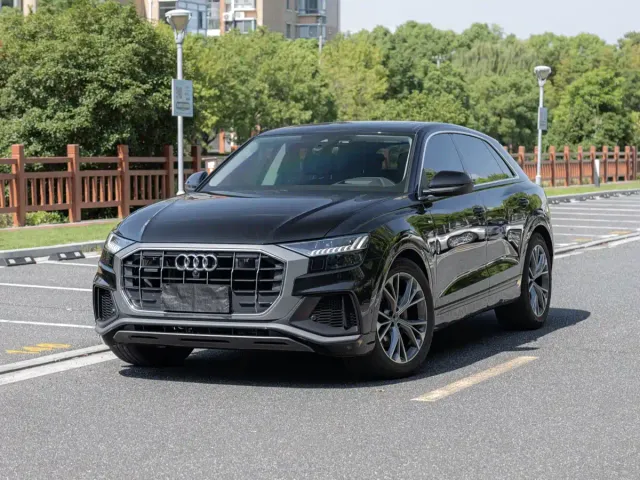 Фотография автомобиля — Audi Q8