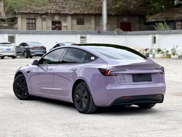Tesla Model 3 — Фото автомобиля 4