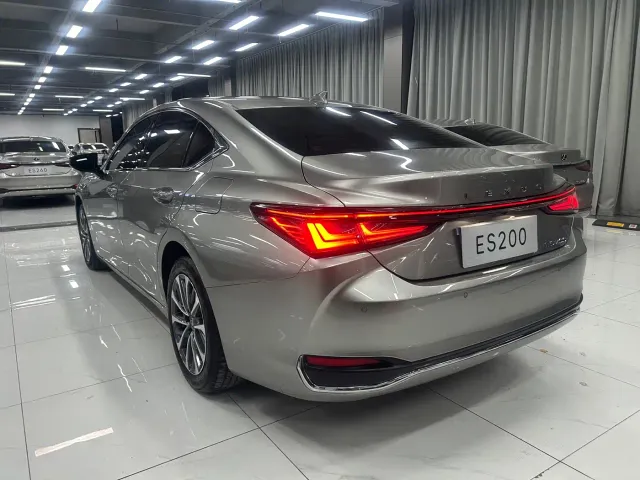 Lexus ES — Фото автомобиля 11