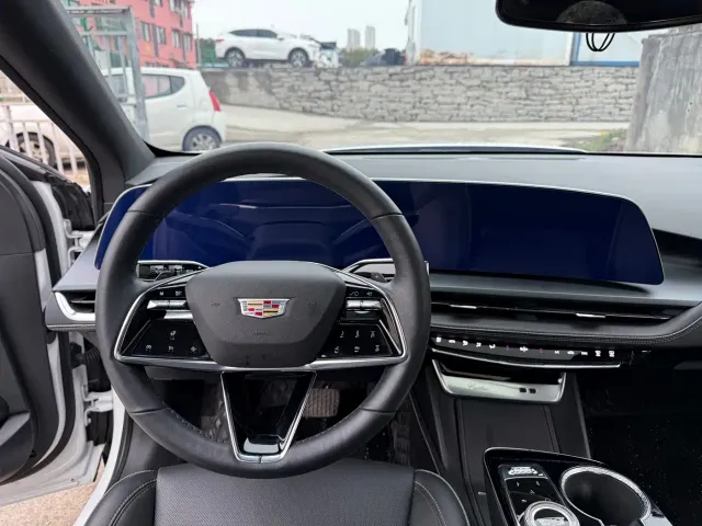 Cadillac GT4 — Фото автомобиля 10