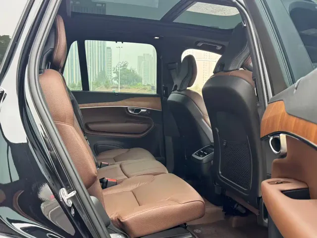 Volvo XC90 — Фото автомобиля 8