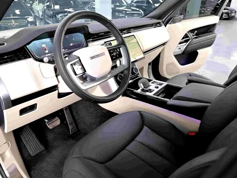 Land Rover Range Rover 2023 3.0 L6 360PS Golden Age Edition — Фото автомобиля 7