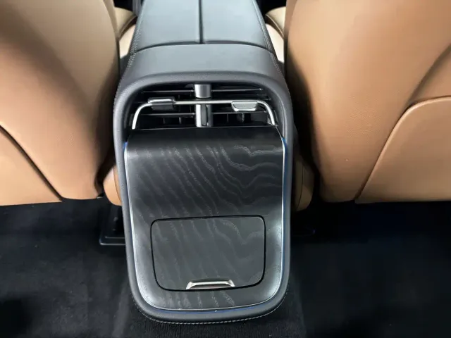 Mercedes-Benz E-Class — Фото автомобиля 18