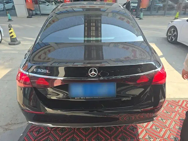 Mercedes-Benz E-Class — Фото автомобиля 5
