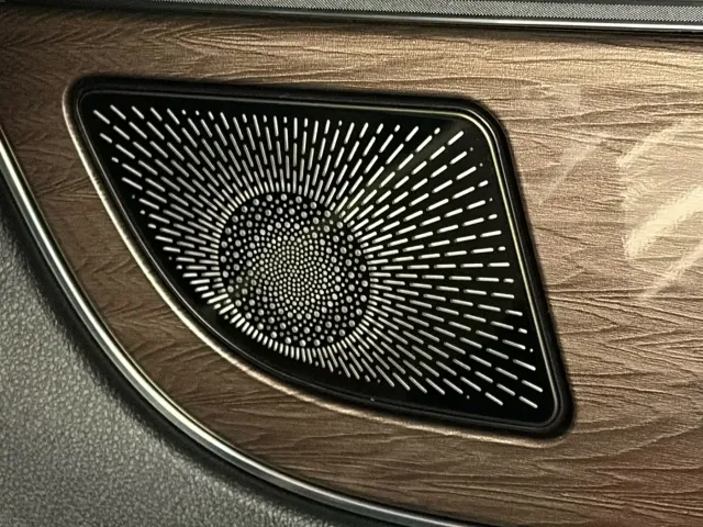 Toyota Alphard — Фото автомобиля 30