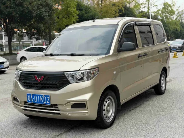 Фотография автомобиля — Wuling Hongguang V