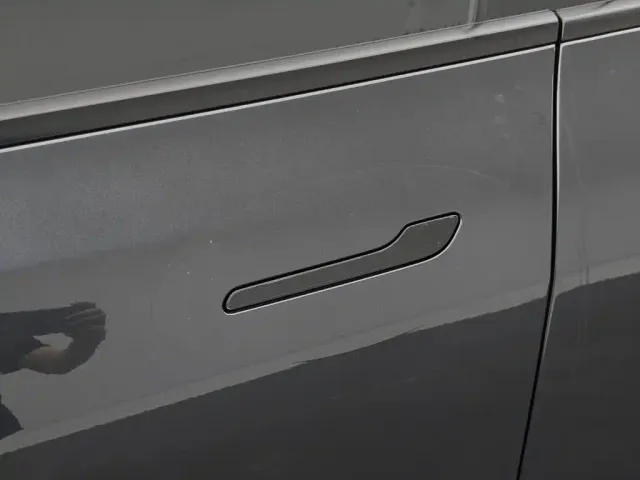 Tesla Model Y — Фото автомобиля 14