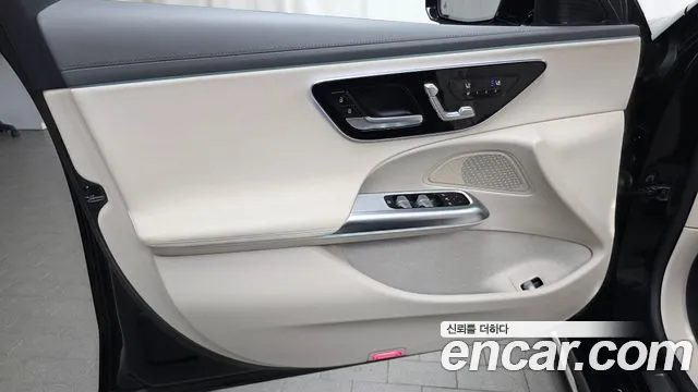 Mercedes-Benz E-Class — Фото автомобиля 24