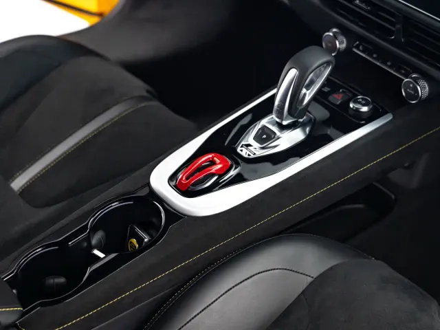 Lotus Emira — Фото автомобиля 12
