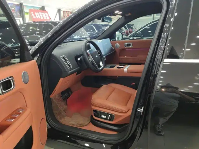 Li Auto L7 — Фото автомобиля 15