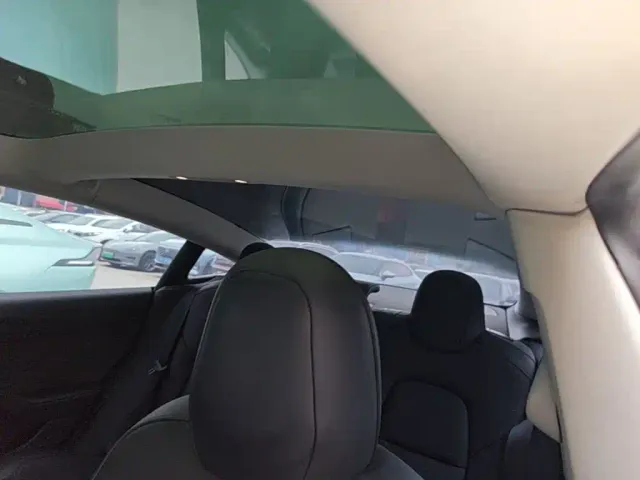 Tesla Model 3 — Фото автомобиля 17