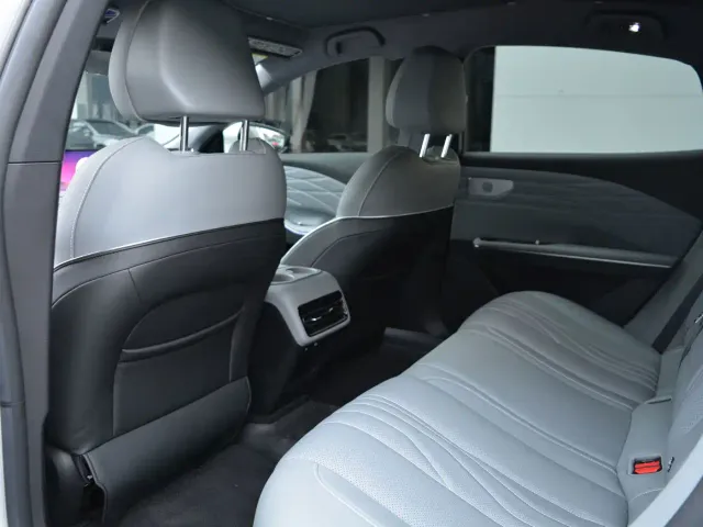 Geely Galaxy E8 — Фото автомобиля 9